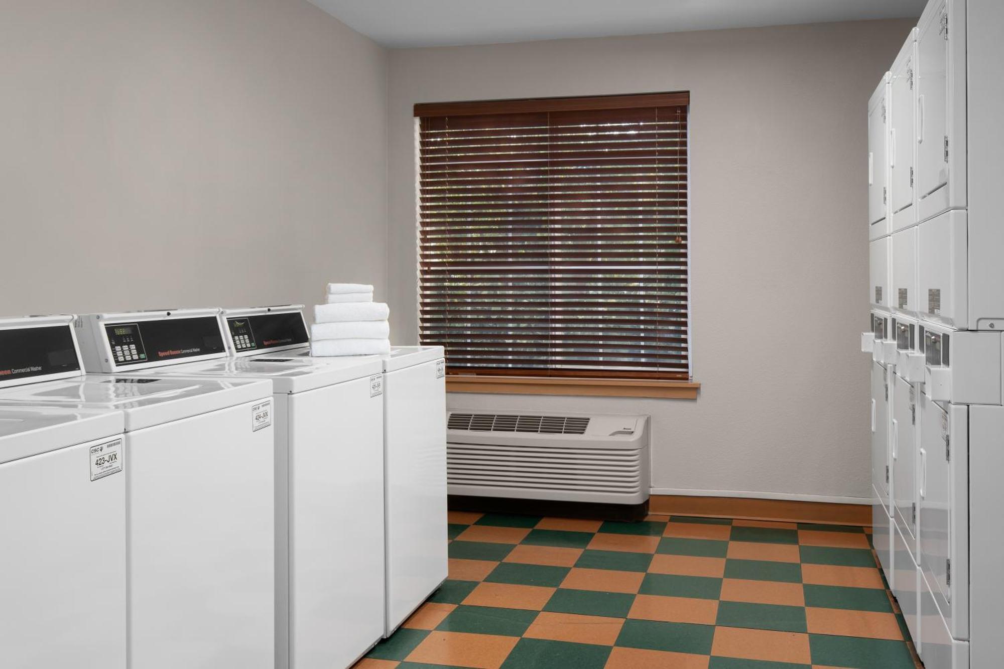Larkspur Landing Extended Stay Suites Роузвілл Екстер'єр фото