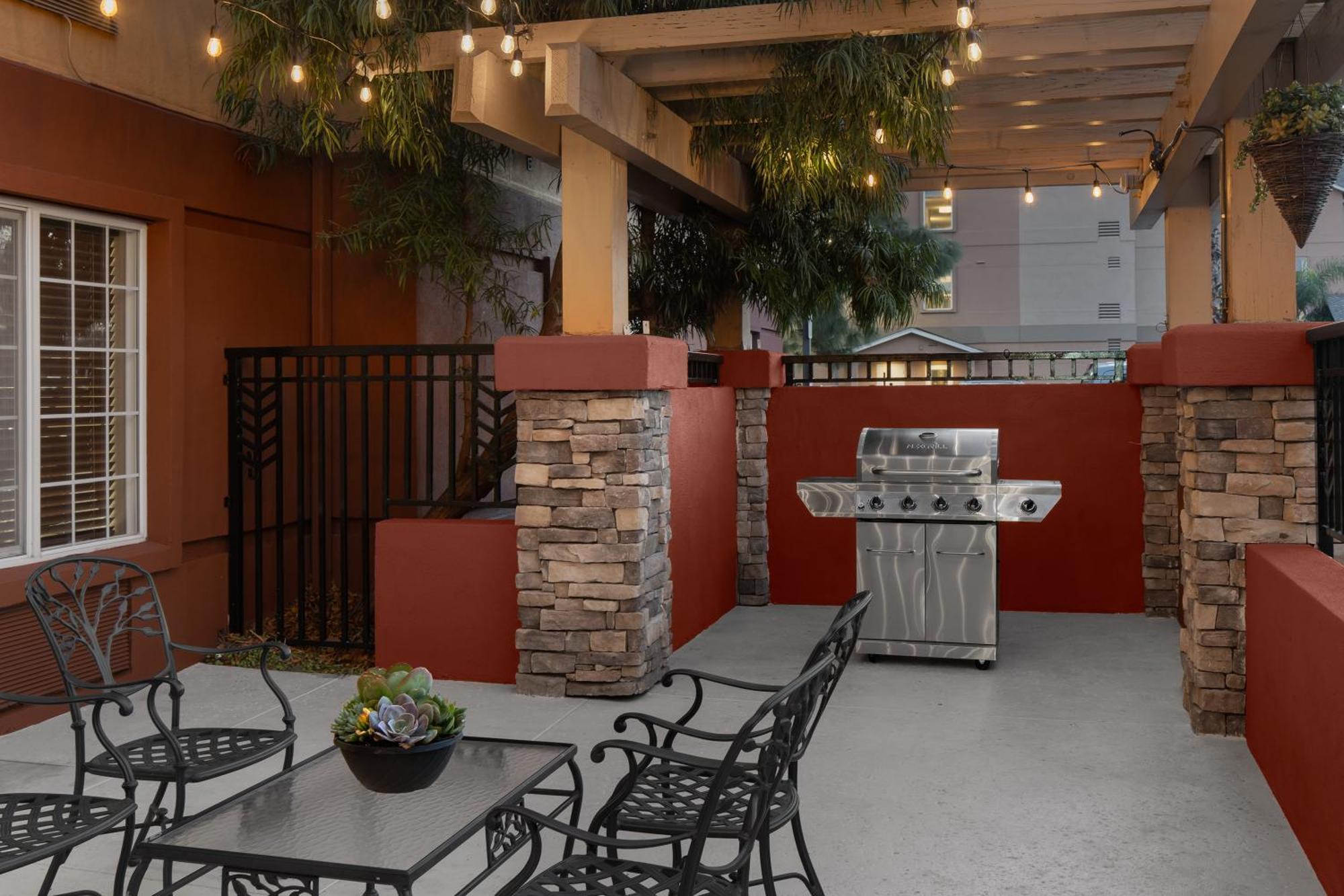 Larkspur Landing Extended Stay Suites Роузвілл Екстер'єр фото